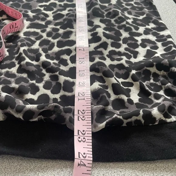 Forever 21 Black Leopard Print Sweatshirt Size Large - Picture 6 of 7